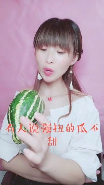娱乐吃瓜酱近视眼