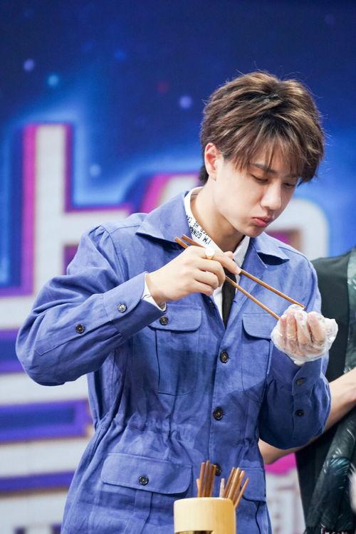 娱乐圈王一博吃瓜视频,揭秘娱乐圈幕后真相